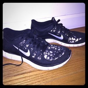 Men's size 7 shoes (women's 9/10) a must have!