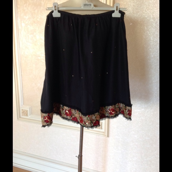 To a black silk skirt sz 10. BNWT