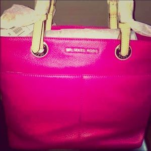 Authentic Michael Kors jet set tote in magenta