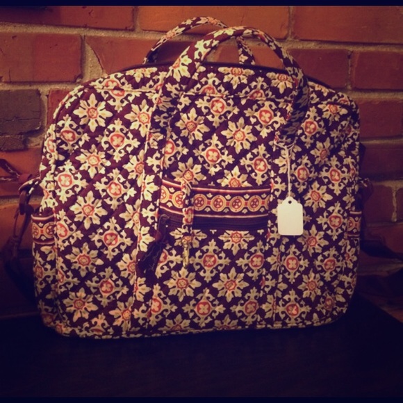 Vera bradley travel case in medallion