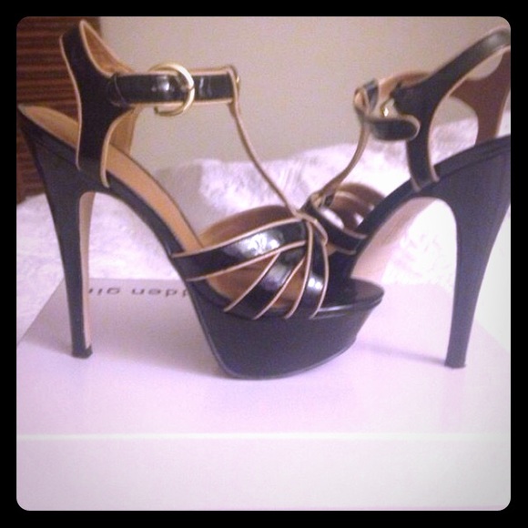 Beautiful black and gold Aldo shoes.