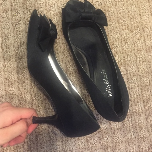 Black small pumps