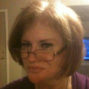 Meet your Posher, Debbi