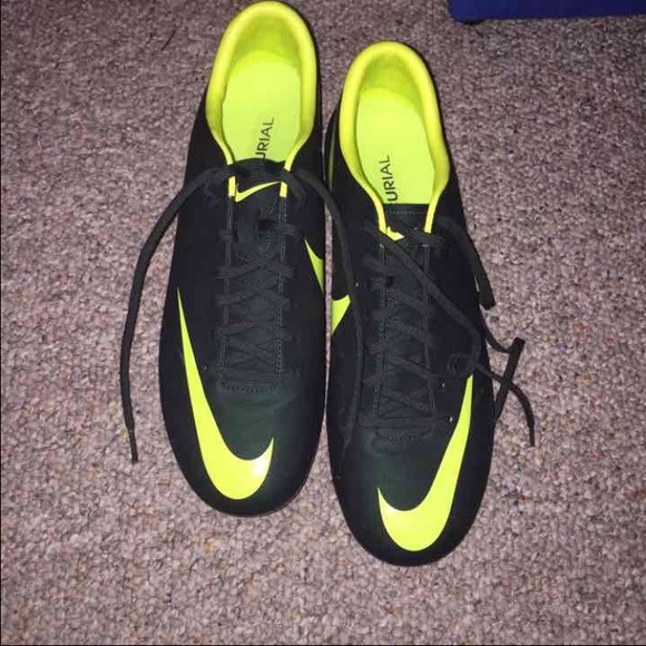 *SOLD ON MERCARI*NWOT NIKE SHOES - Picture 1 of 3