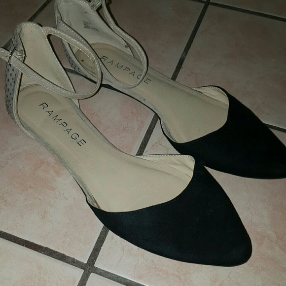 Rampage pointed toe shoe