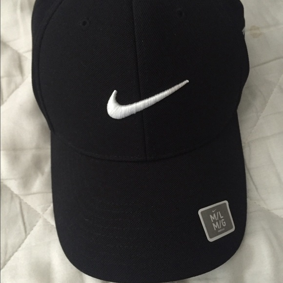 NIKE HAT