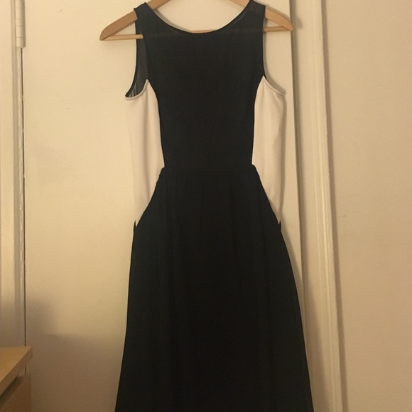 Black and White Vince Camuto dress w lace detail