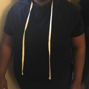 Cute short sleeved pullover sweater.