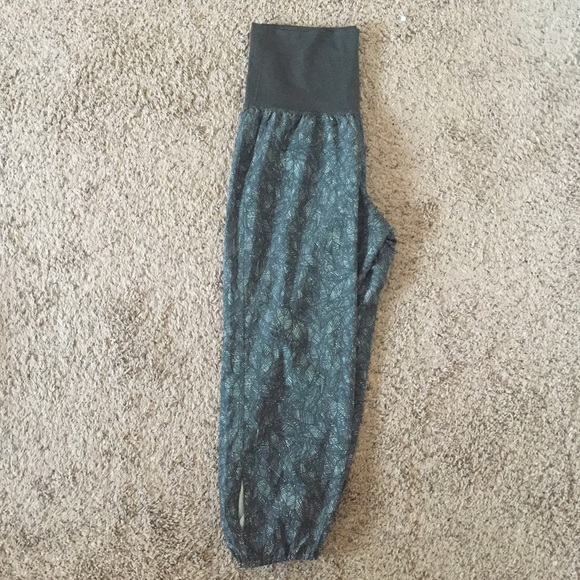 Lululemon Om pants size 10