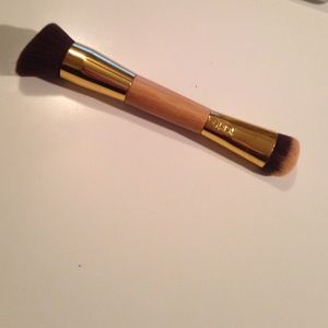 Tarte the slenderized bamboo contour brush
