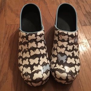 Butterfly Koi Clogs! Great nursing shoe!