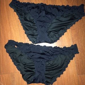Black ruffled VS swim bottoms