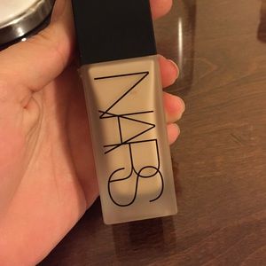 NARS all day luminous weightless foundation