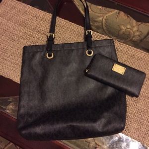 For@shon79 athentic Michael Kors  purse and wallet