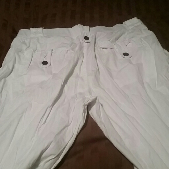 White Capri - Picture 3 of 3