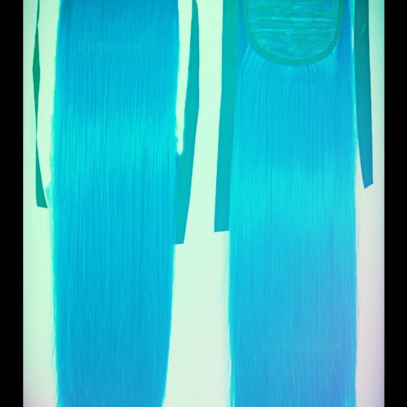 Blue pony tail exstentions
