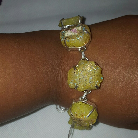 Yellow chunky drewesy agate bracelet