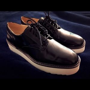 Shoe