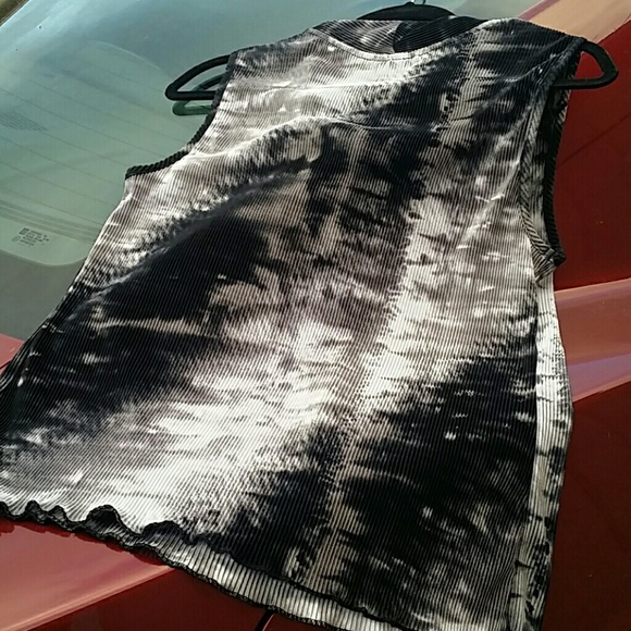 Size M - Ladies top - Picture 3 of 4