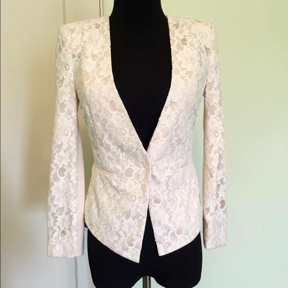 Summer jacket in white lace by BCBG MAXAZRIA
