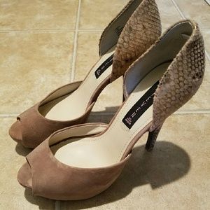 Steve Madden Beige Snakeskin print heel