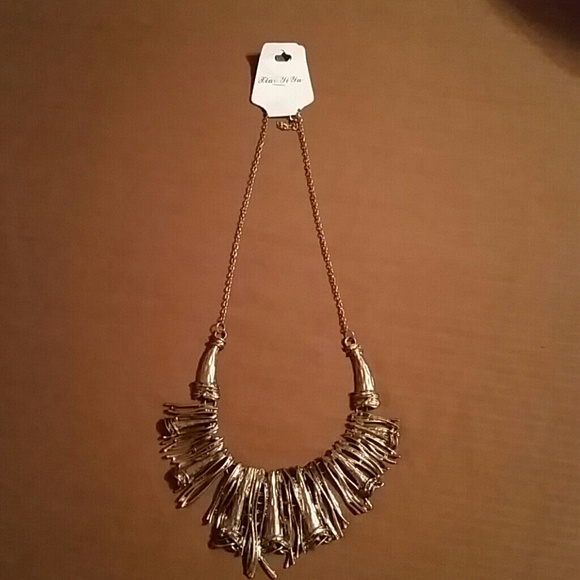Goldtone necklace N w/tag