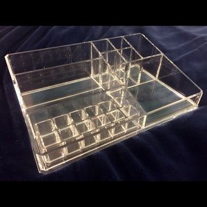 Cosmetic organizer