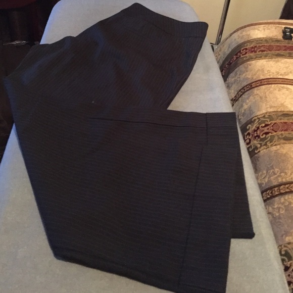 New York & Co Capris - Picture 2 of 4