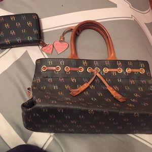 Dooney & bourke handbag & matching wallet