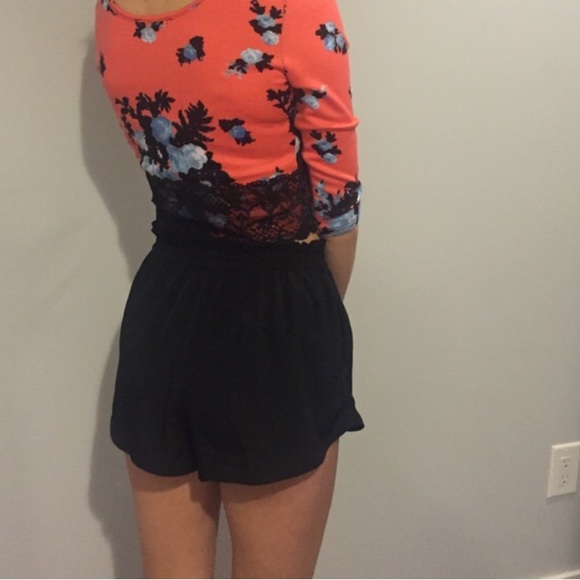 Floral Crop Top - Picture 3 of 3