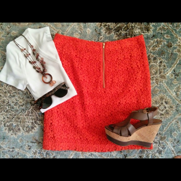 NWT Women's Orange Lace Skirt Size Medium Gold Zipper