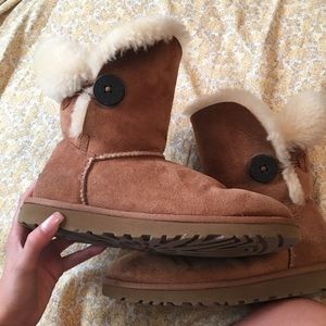 Authentic Bailey button uggs
