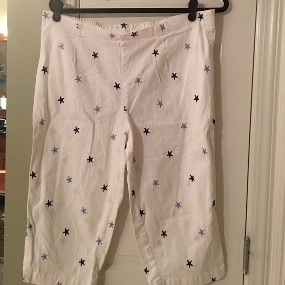 White with blue stripes knee pants