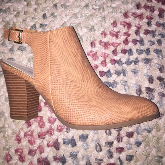 Bar iii Shoes Size 9