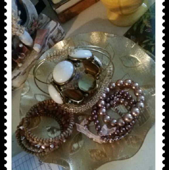 Bracelet set of 3 in each set. - Picture 1 of 3