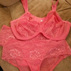 Lace coral Wacoal 38DD bra & 2 panties
