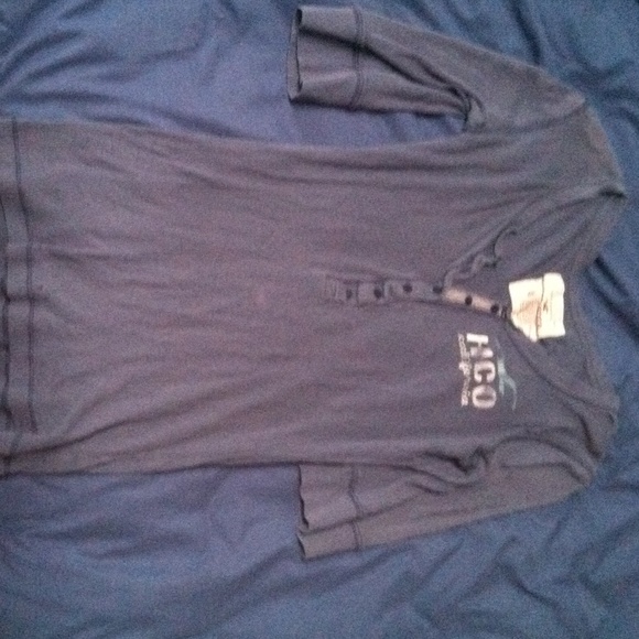 Button up three fourths sleeve hollister top