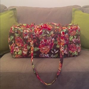 🌺 Floral Vera Bradley Duffle Bag
