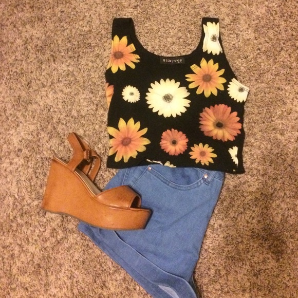 Hippie boho 70s style floral crop top