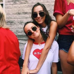 Meet your Posher, Alix