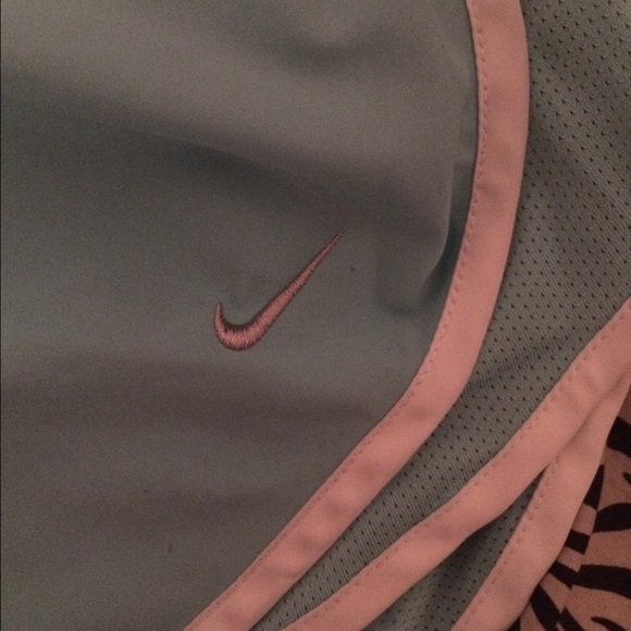 Nike tempo running shorts - Picture 2 of 3