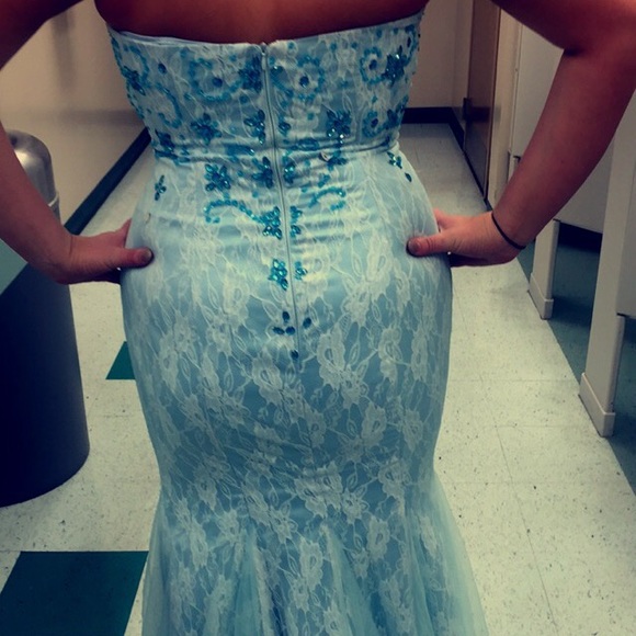 Prom dress - Picture 2 of 4