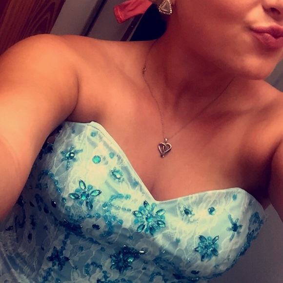 Prom dress - Picture 3 of 4