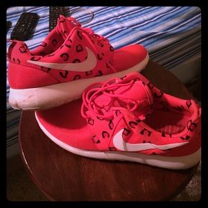 Women's size 9 Roshe run