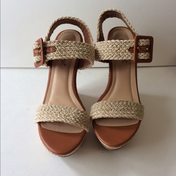Beige wedge - Picture 2 of 4