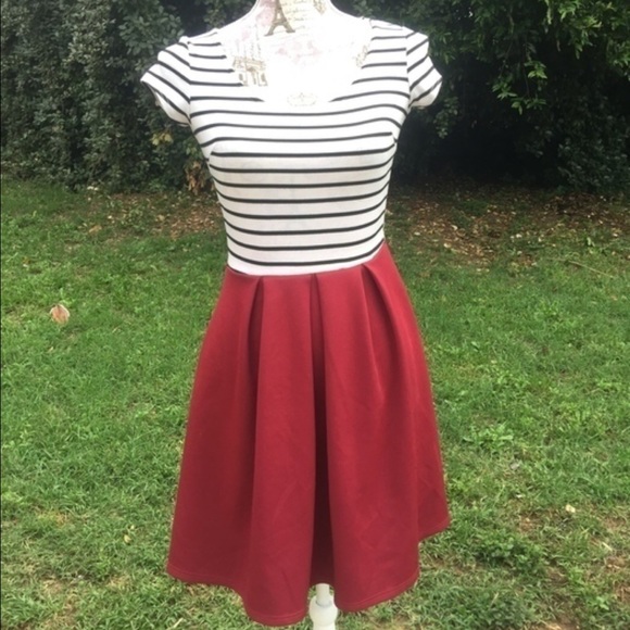 Super cute striped dress with red skirt - Picture 1 of 4