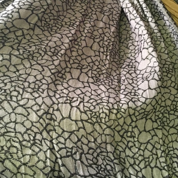 reversible grey and black sparkle giraffe print