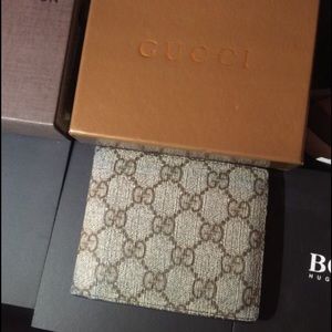 GUCCI AUTHENTIC MEN WALLET