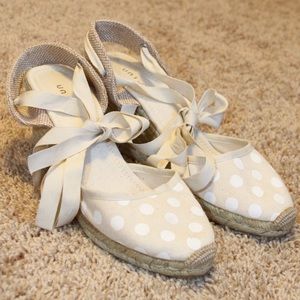 Polka dot ballet wedges