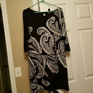 Price drop! Wrinkle free dress! Flattering!